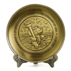 Metalinė suvenyrinė lėkštė su antikvariniu metaliniu reljefiniu logotipu